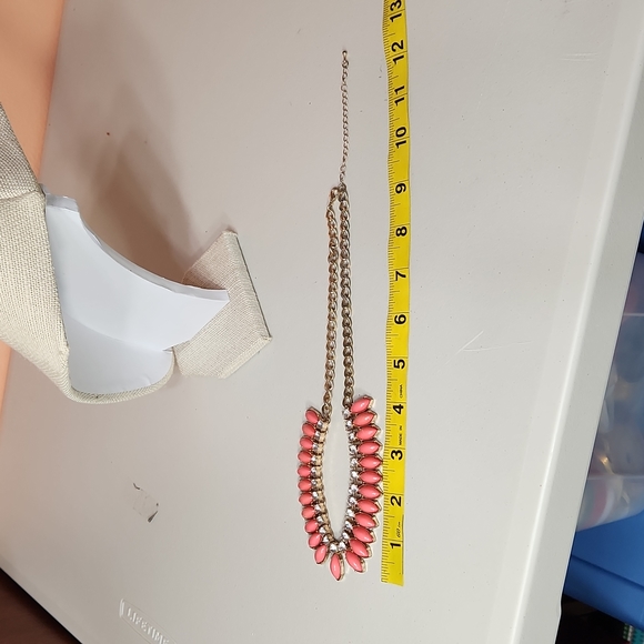 🕸Vintage Pink Gold Colored Hardware With Rhinestones Necklace - Picture 3 of 4